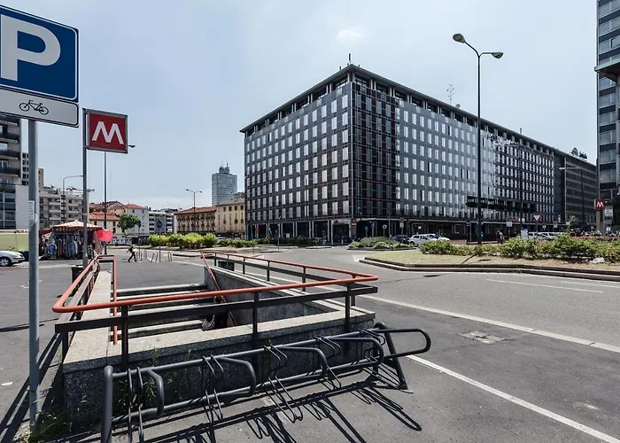Apartament Stayeasy Sesia5 - 4 Bedrooms Penthouse, 2 Baths Mediolan