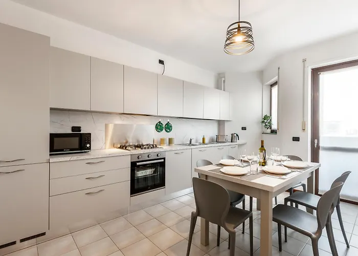 Apartament Stayeasy Sesia5 - 4 Bedrooms Penthouse, 2 Baths Mediolan