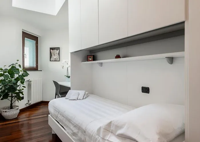 Apartament Stayeasy Sesia5 - 4 Bedrooms Penthouse, 2 Baths Mediolan